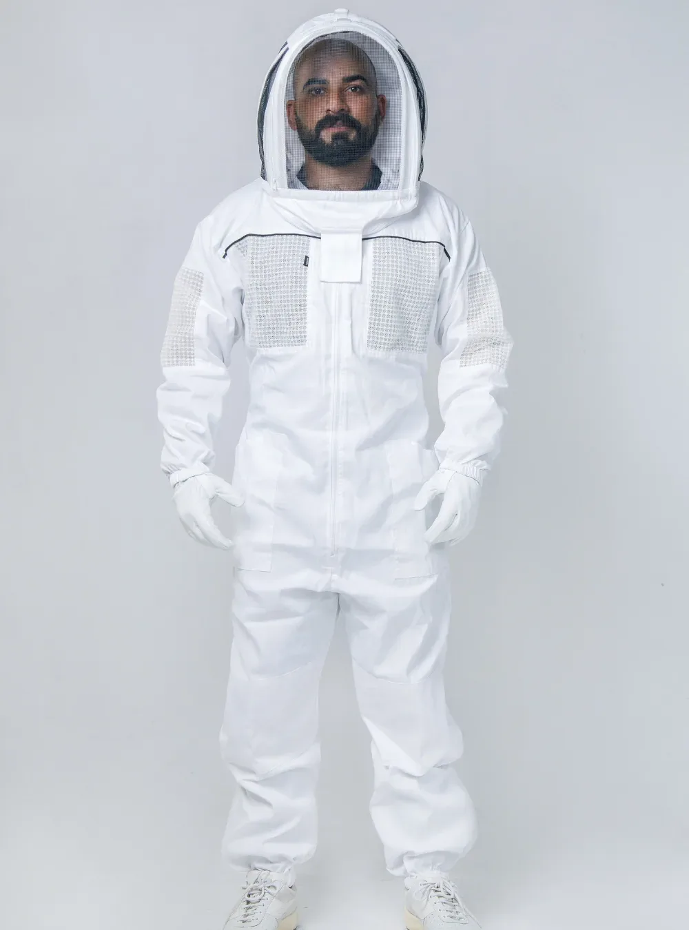 Semi-vented beekeeping suit with mesh panels set into a cotton body