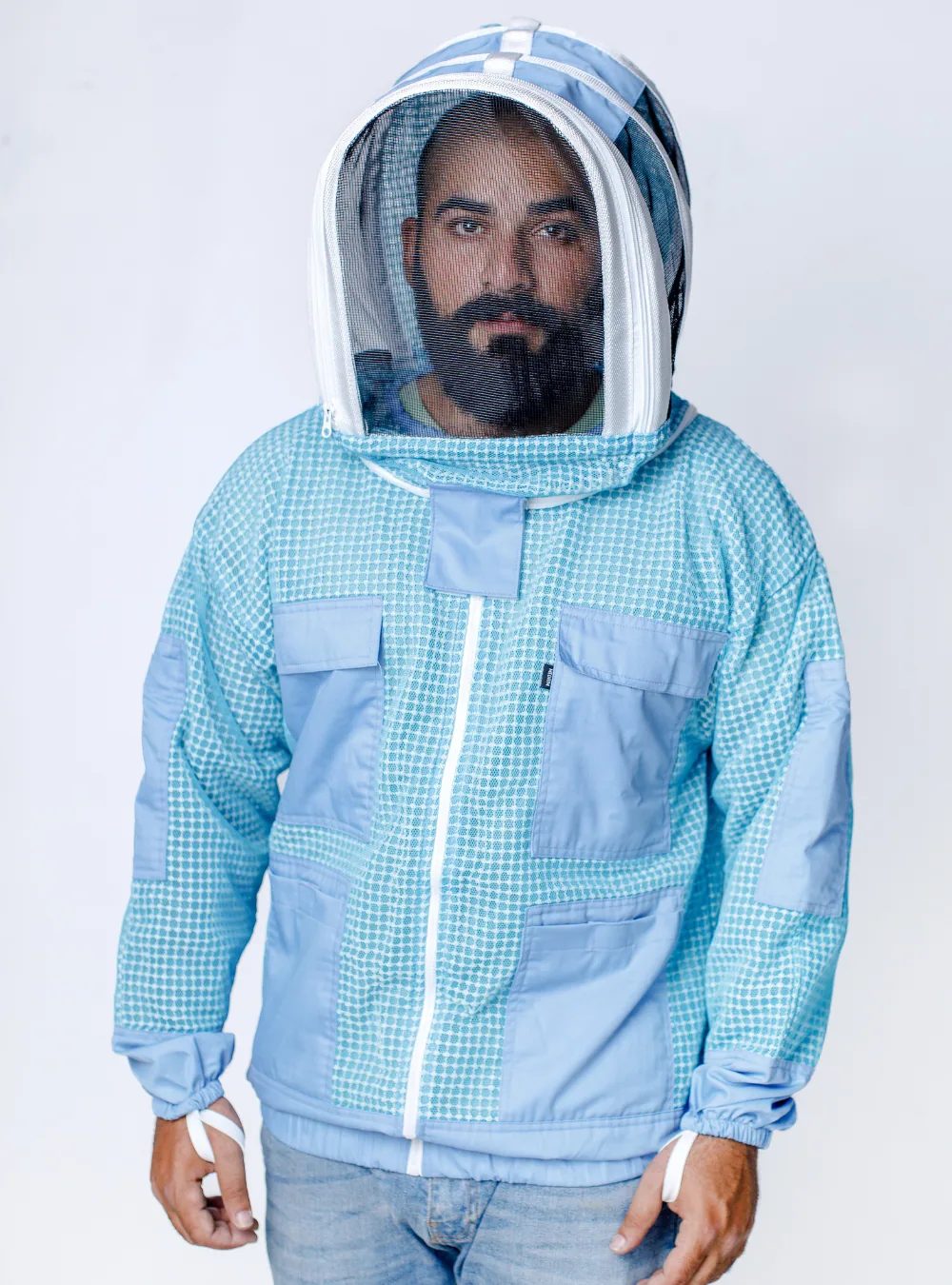 A ventilated beekeeping jacket, fewer sealed square metres for humid climates
