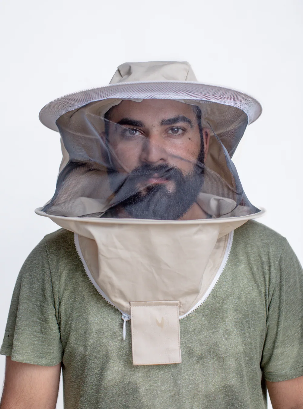 A fine open mesh panel, which gives the most veil visibility for reading a frame